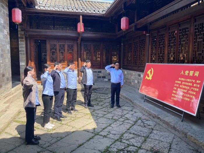 十(shí)堰分(fèn)院組織青(qīng)年幹部參(cān)觀紅(hóng)色愛國主義教育基(jī)地