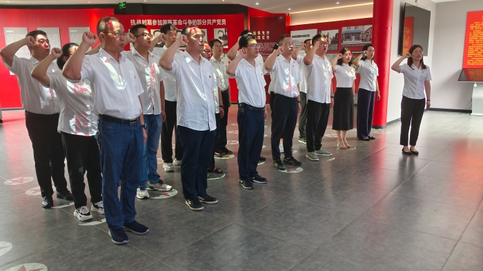 黨員政治(zhì)生活館宣誓
